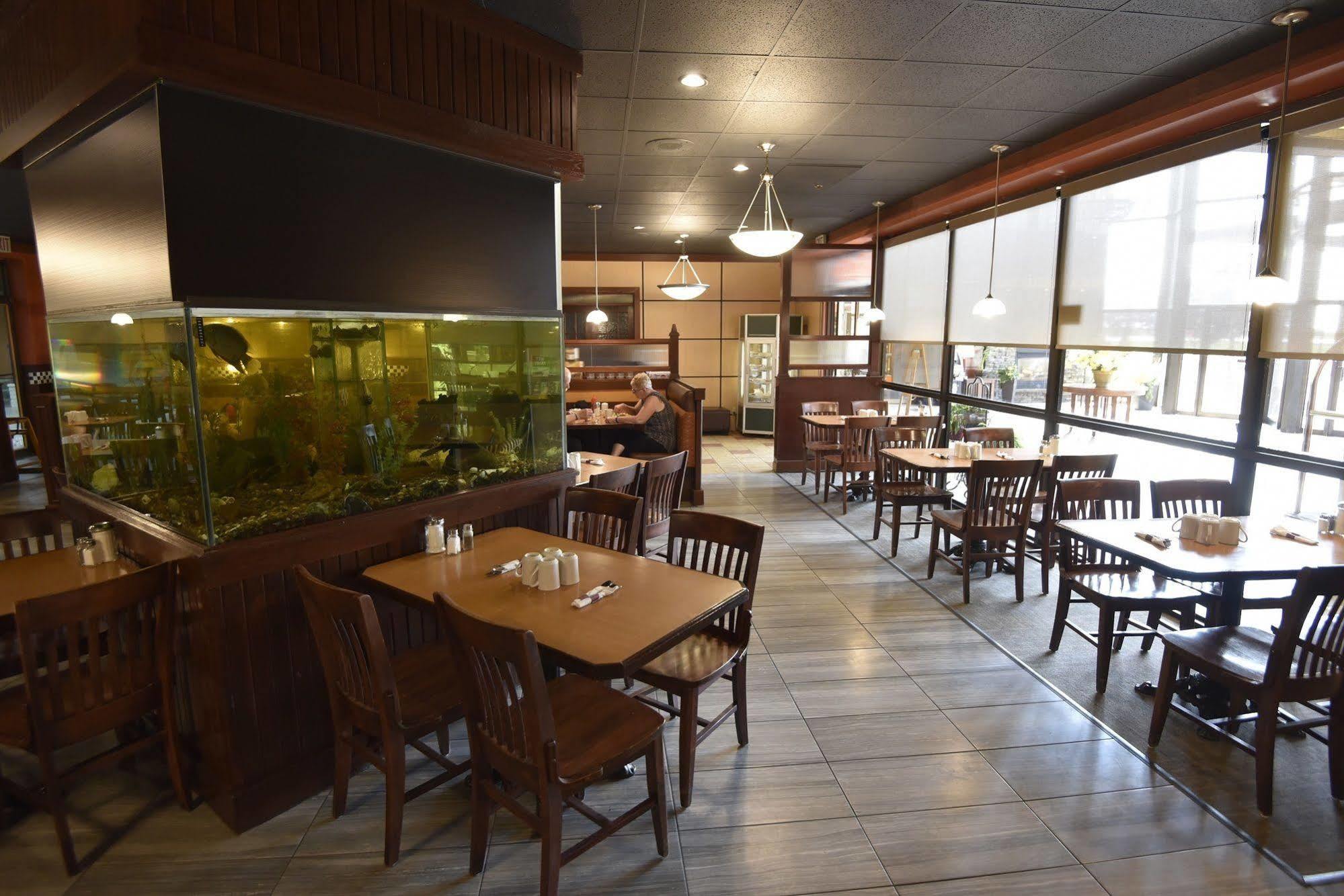 Tropical Inn - North Battleford Kültér fotó