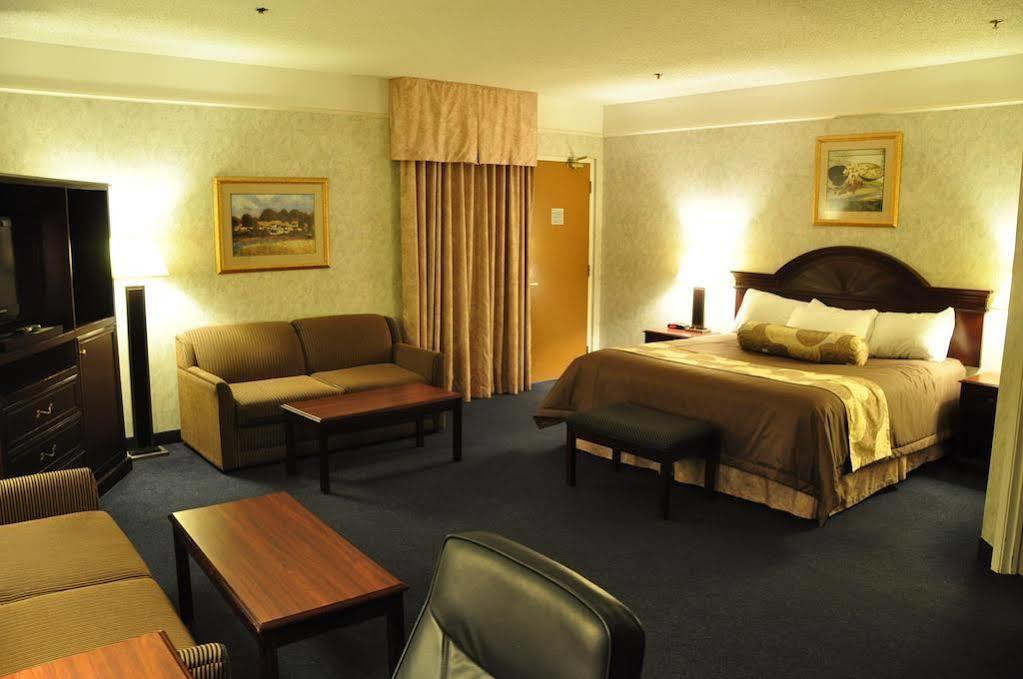 Tropical Inn - North Battleford Kültér fotó