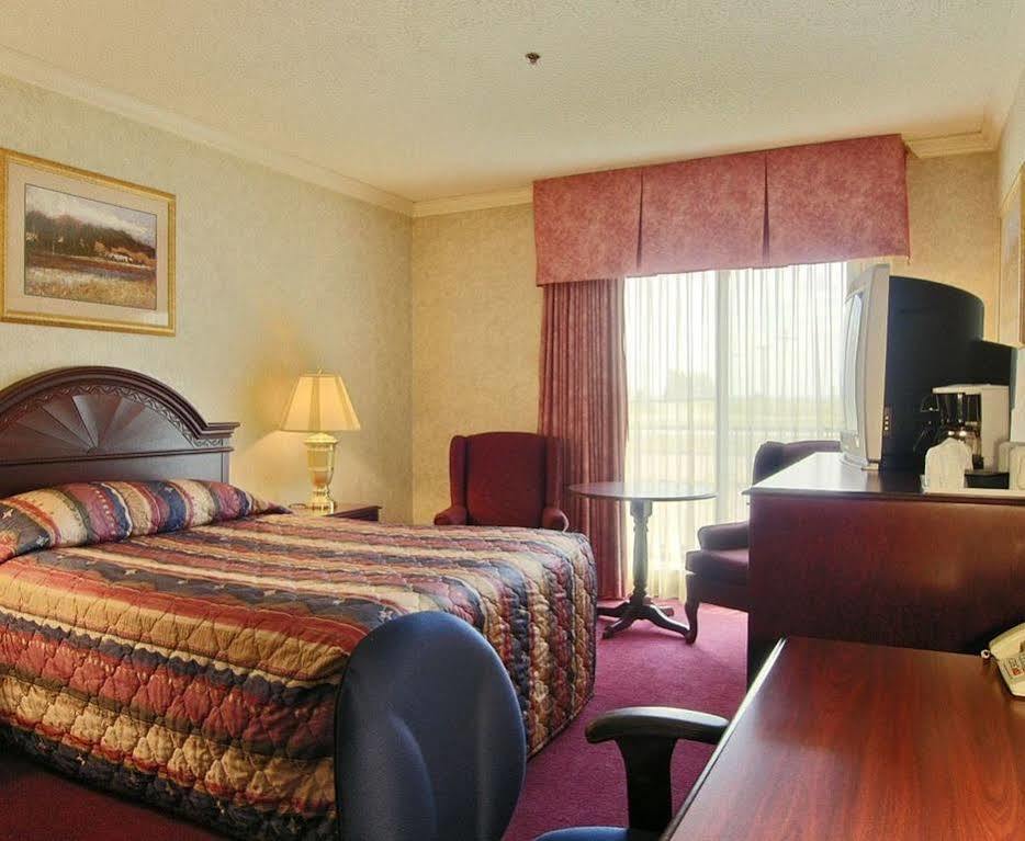 Tropical Inn - North Battleford Kültér fotó